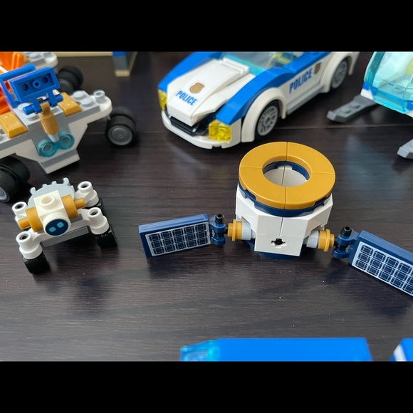 Lego City Sets (Police Station + Launch Control) - Picture 5 of 13